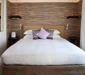 1835 White Palm Hotel