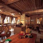 Grauer Bar 5