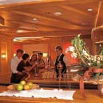 Grauer Bar 4