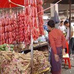 43Market-scene-in-Pakse