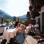 Grauer Bar 8