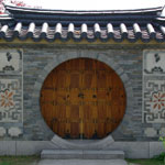 29Moon-Gate