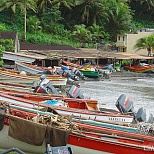 Лодки на берегу Мартиники
