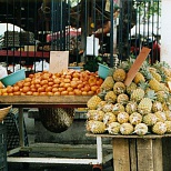 Прилавки с фруктами на острове Реюньон