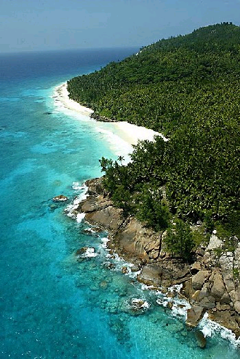 Вид на пляж на Сейшелах