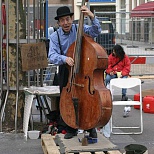 Уличный музыкант в Голландии